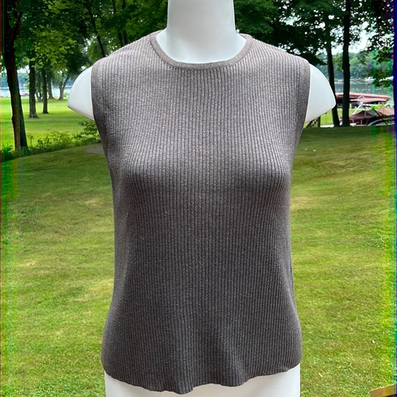Stretchy sleeveless sweater S/M - Picture 1 of 6